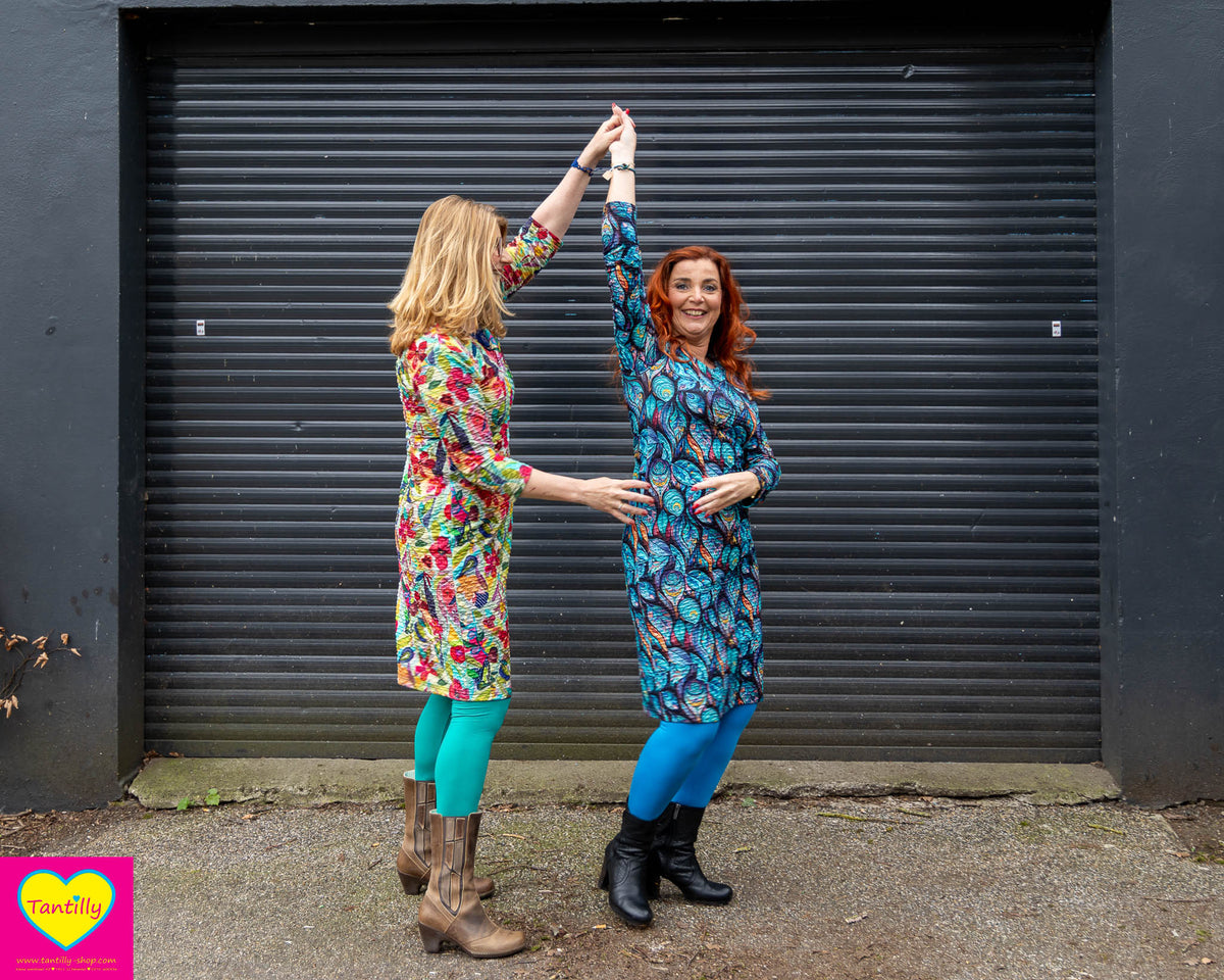 Tantilly's kleurrijke kleding- unieke jurkjes, rokjes, tops, broeken