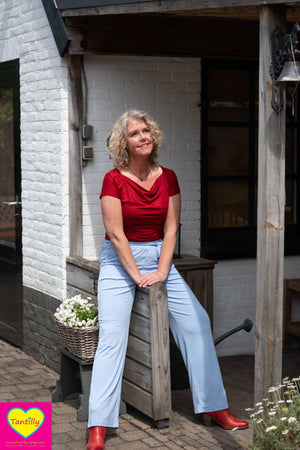 Stretch-Top mit Wasserfallausschnitt – neues Modell – kurze Ärmel – dunkelrot