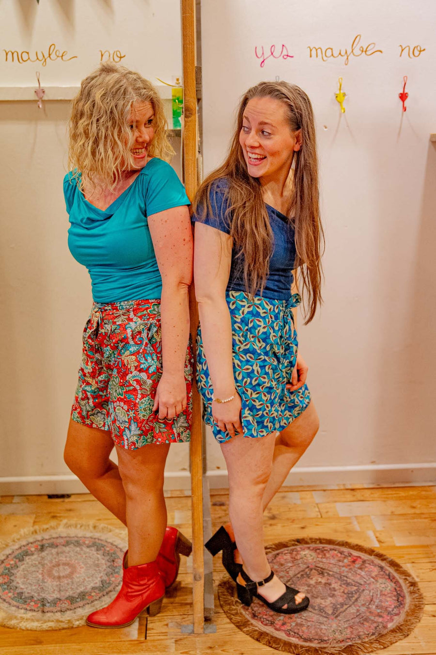 Doris- korte boek- retro ginkgo - blije bloemen pants Tantilly 