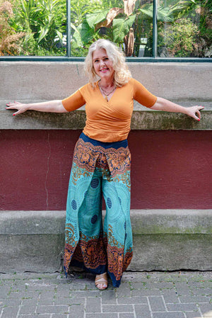 Happy suit- the one and only- turkoois - boho pants & butterfly shirt Buy the look Tantilly 