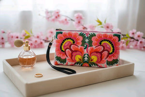 Handgemaakte toilettas- make-up tasje- borduursel- groter formaat- roze