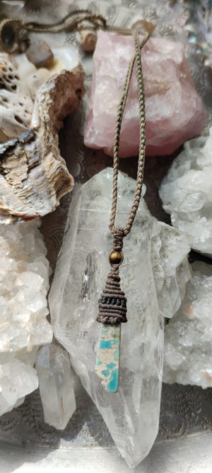 Handmade Macramé Necklace - variscite stone with tiger eye