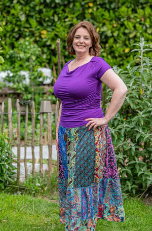 Stretch-Top mit Wasserfallausschnitt – neues Modell – kurze Ärmel – leuchtendes Lila