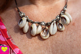Handgemaakte macrame ketting- cowrie schelpjes voor geluk - brass messing jewelry Tantilly 
