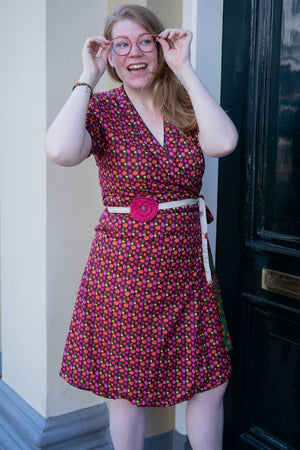 100% katoenen dubbelzijdige overslag jurk - retro dots